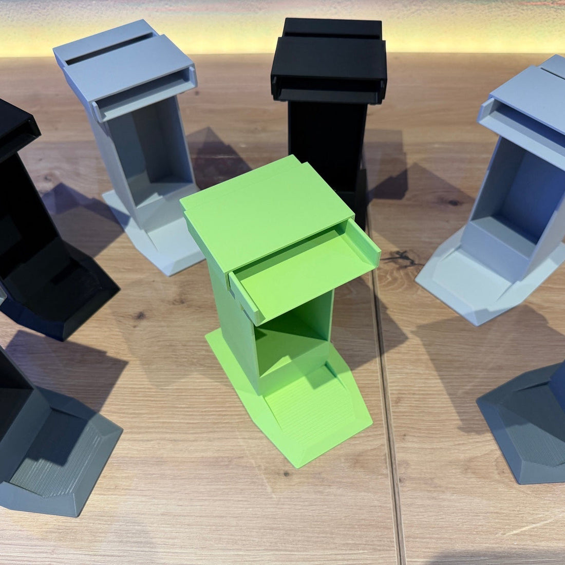 Schluss mit Handy-Gefummel & Karten-Chaos: Das ultimative Upgrade für deinen Spieleabend