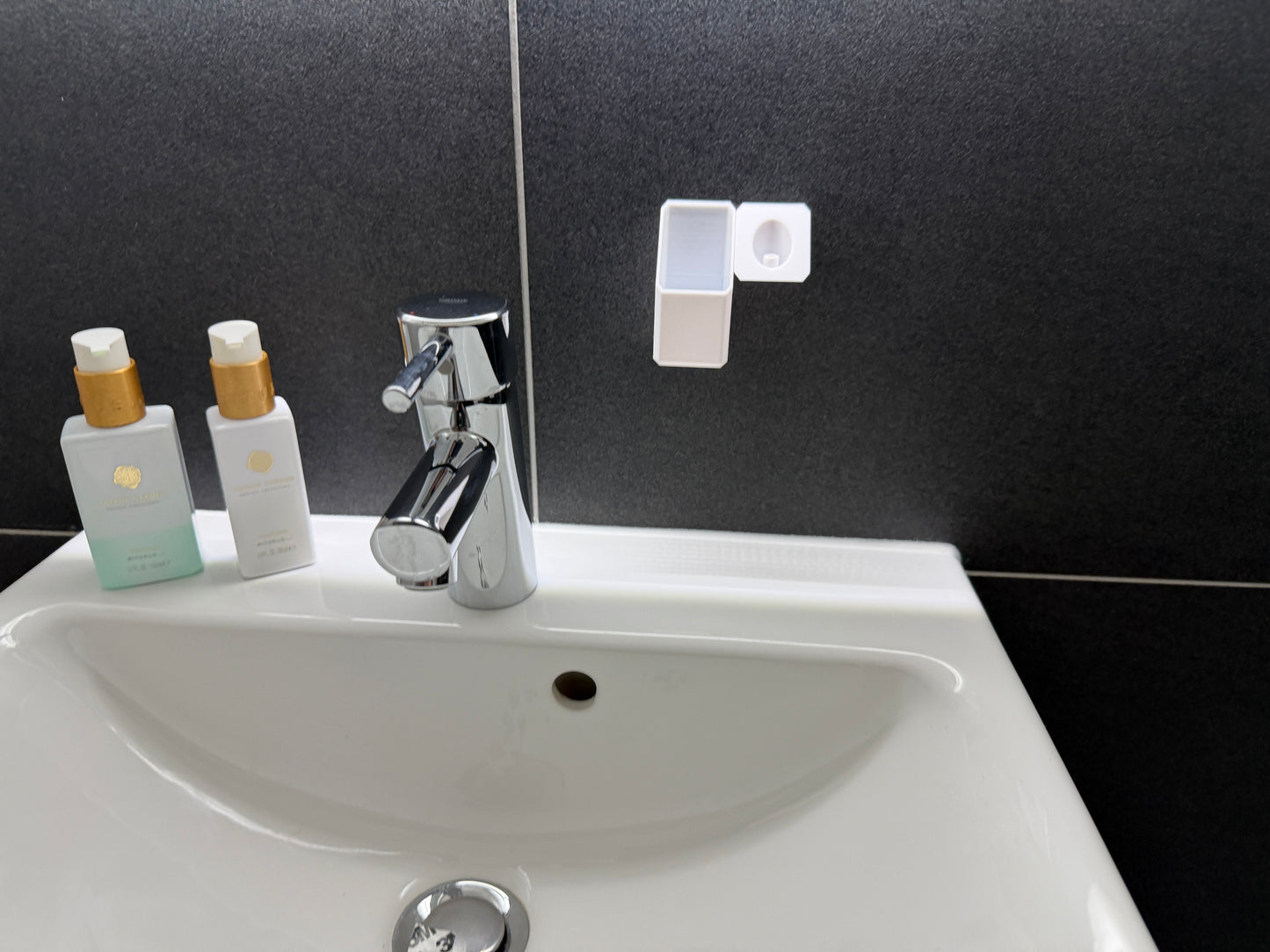 BrushDock Wall-Set – Zahnbürsten- & Kopfhalter Wandmontage (ohne Bohren)